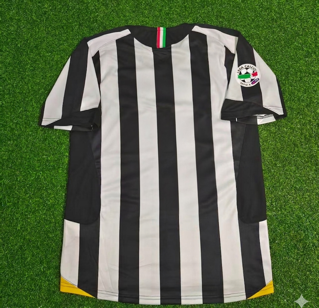 2005/06 Juventus Retro Football Jersey – Front View