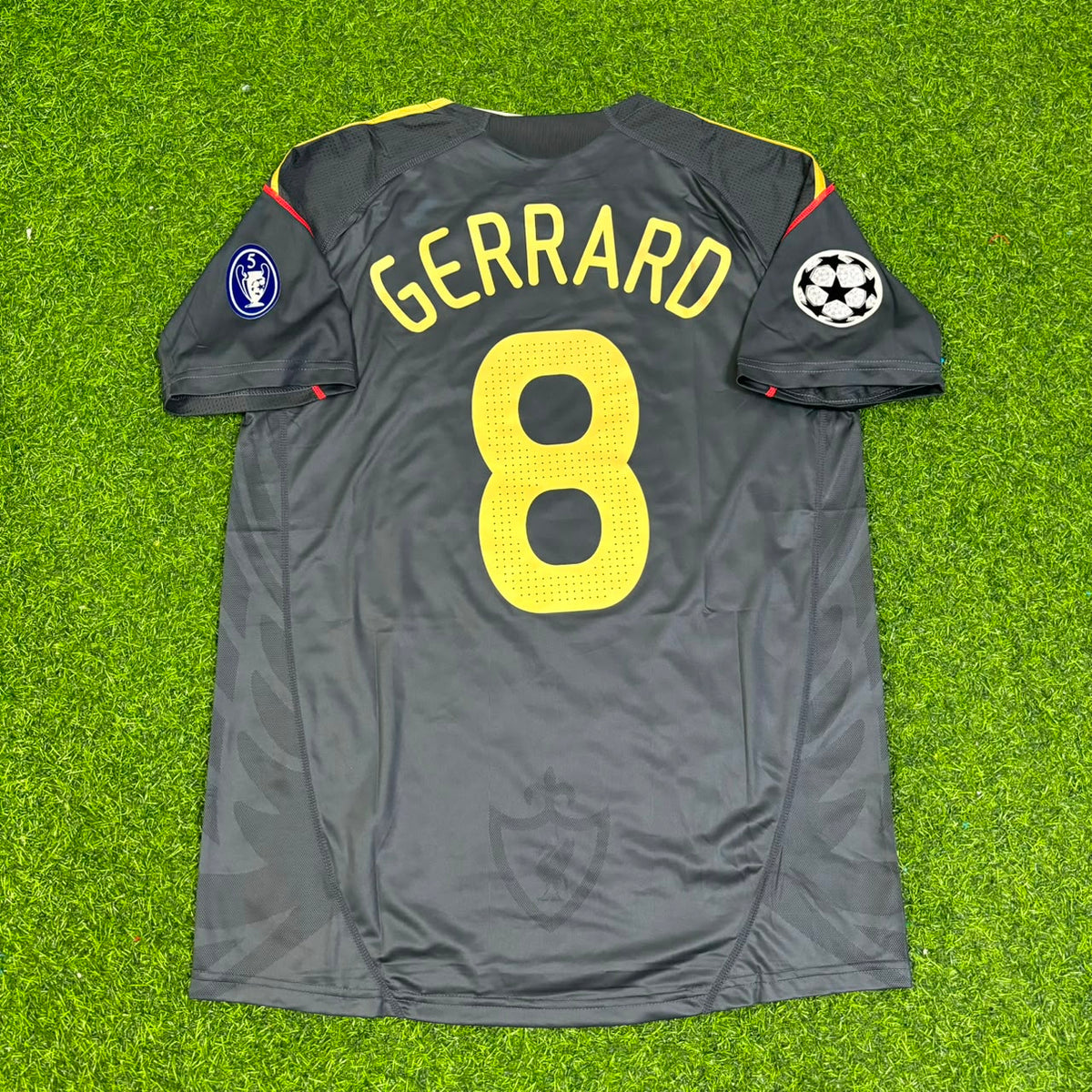 Steven Gerrard – Liverpool 2009-10 Black Retro Kit Jersey – | | – Back View