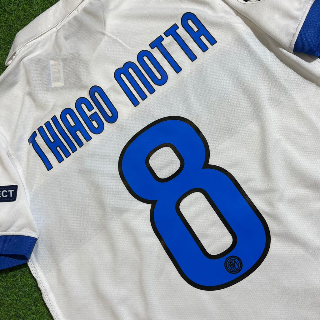 Inter 2009/2010 White Retro Football Jersey – Thiago Motta – Detailed View