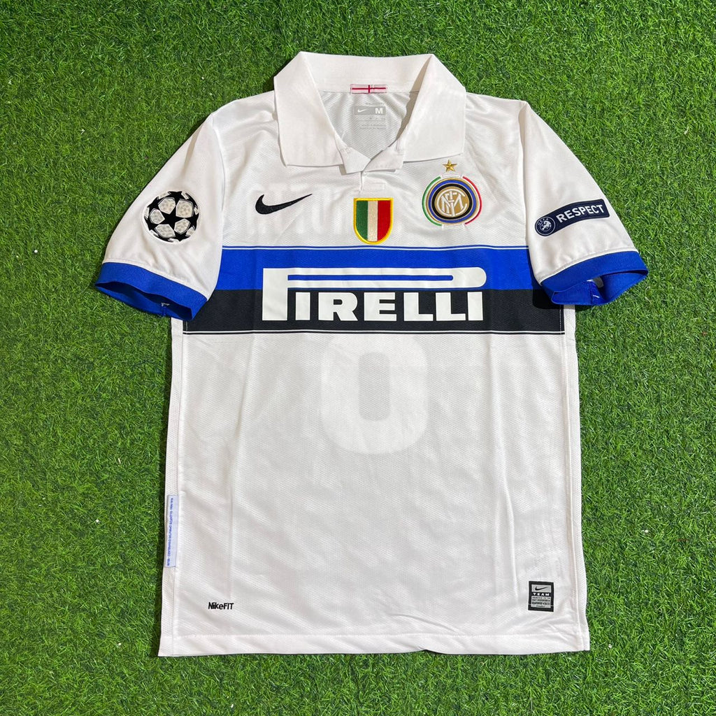 Inter 2009/2010 White Retro Football Jersey – Thiago Motta – Front View