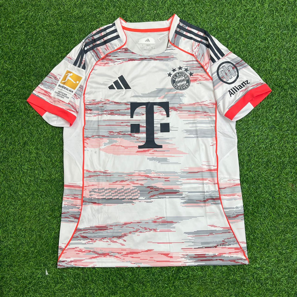 Thomas Muller Bayern Munich Special Edition Jersey – Detailed View
