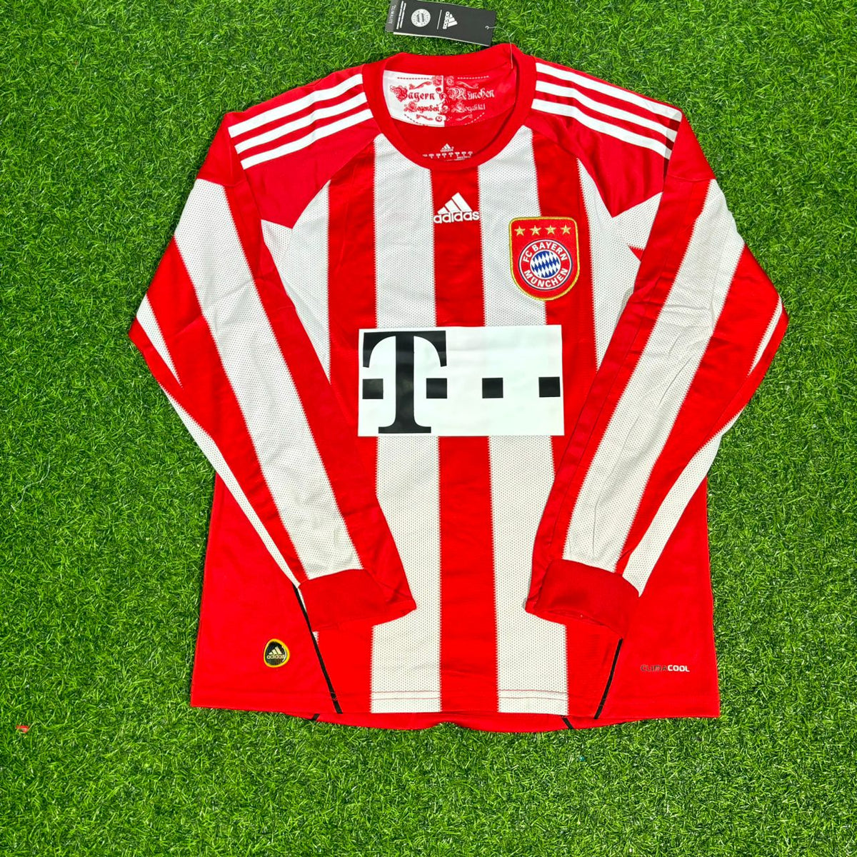 2010/11 Toni Kroos FC Bayern Munich Red Retro Football Jersey – Front View