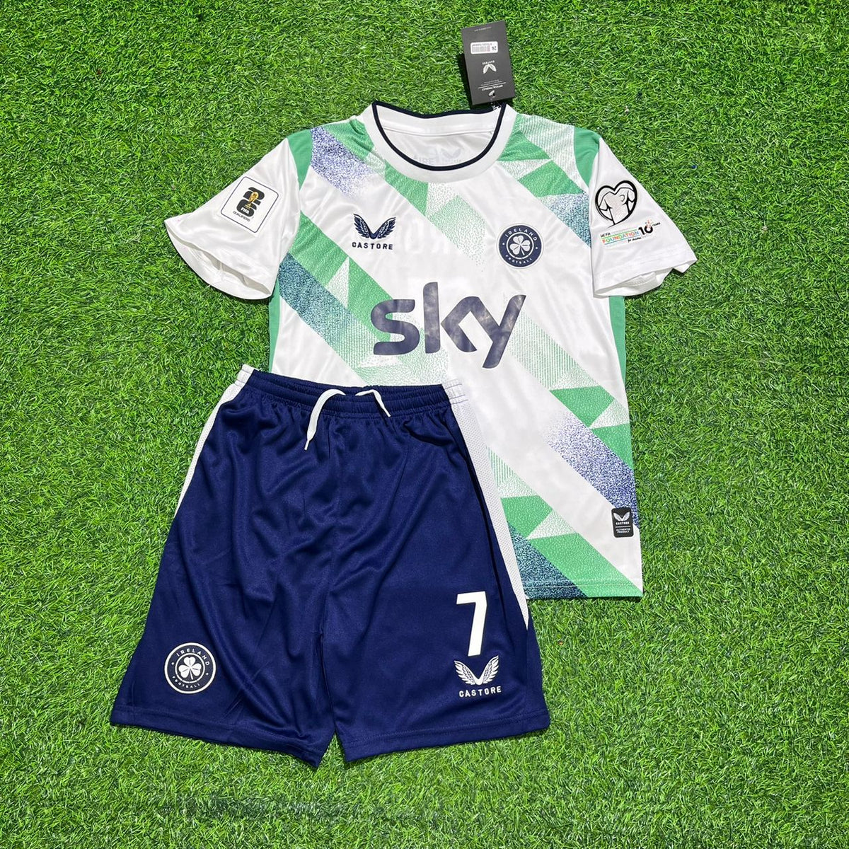 Ireland Éire White 2026 World Cup Kids Football Jersey – Troy Daniel Parrott – Front View
