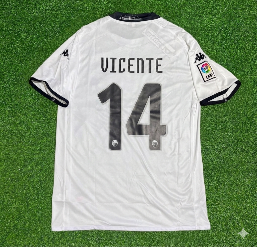 Valencia White Retro Football Jersey – Vicente Rodríguez #14 – Back View