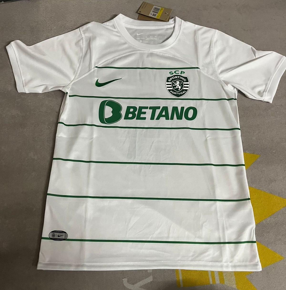 Viktor Gyökeres Sporting Lisbon Football Jersey – Detailed View