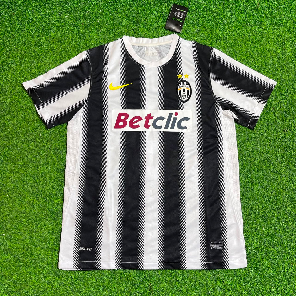 Juventus Home 2011 2012 Season Retro Jersey – Vincenzo Iaquinta – Front View