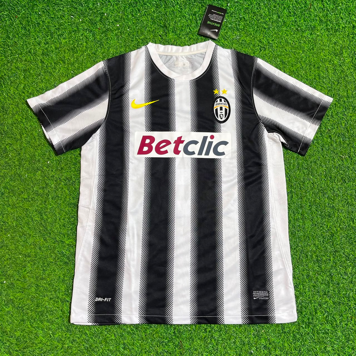 Juventus Home 2011 2012 Season Retro Jersey – Vincenzo Iaquinta – Front View
