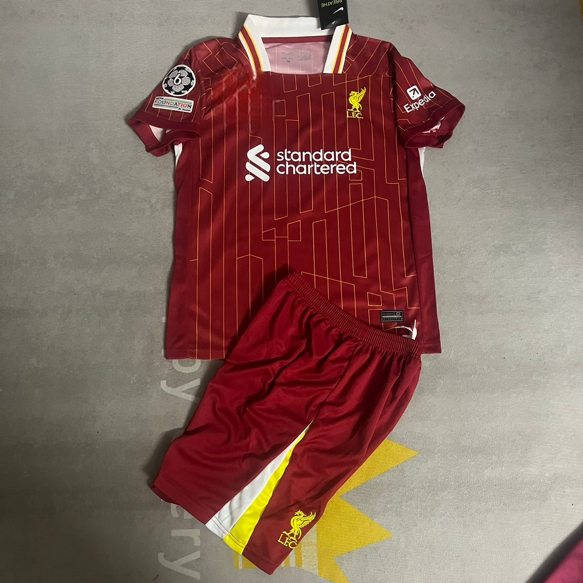 Liverpool Virgil van Dijk Kids Kit Child Set Retro Football Jersey Kinder – Front View