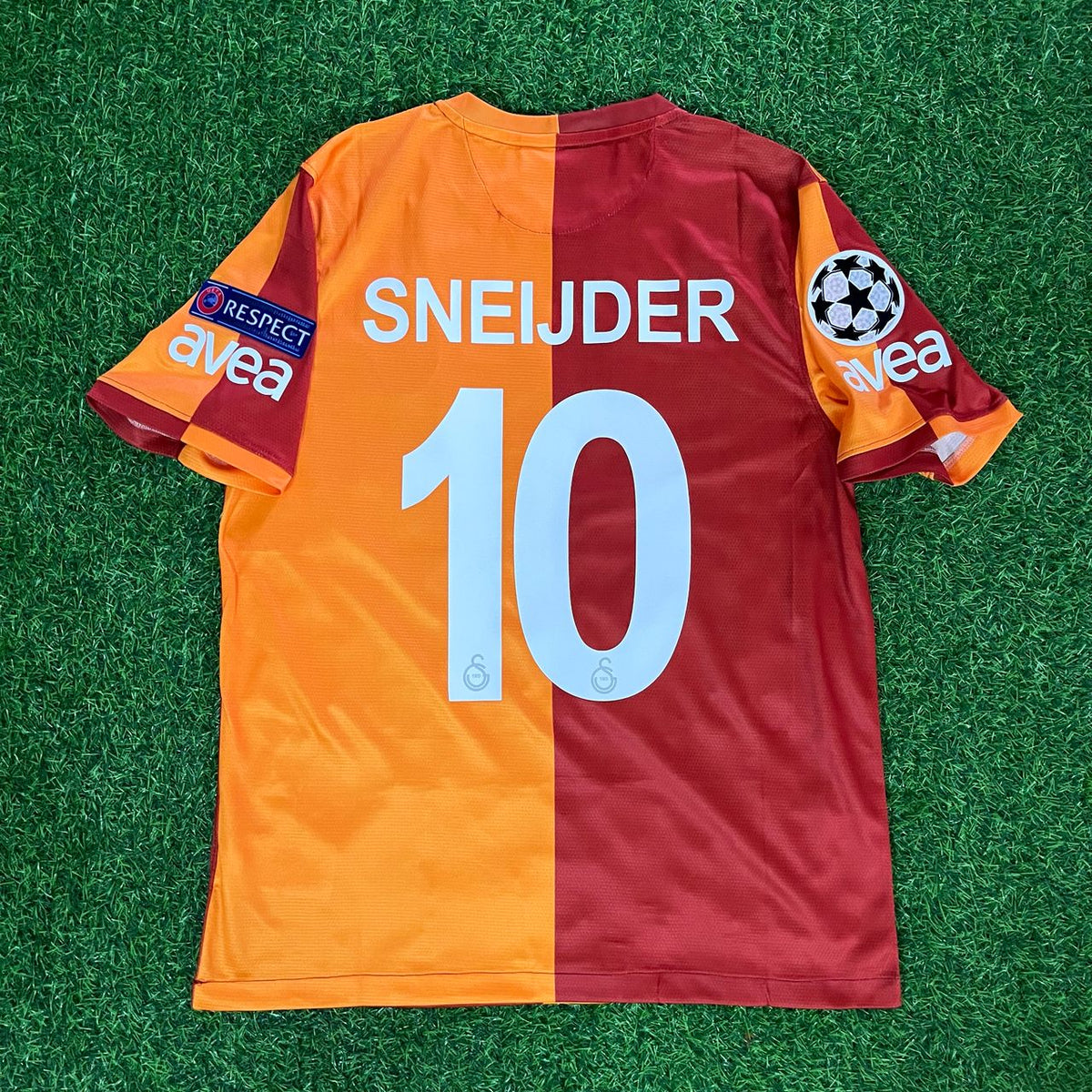 Wesley Sneijder 10 Galatasaray Retro 2013-2014 Formasi Home Jersey – Back View