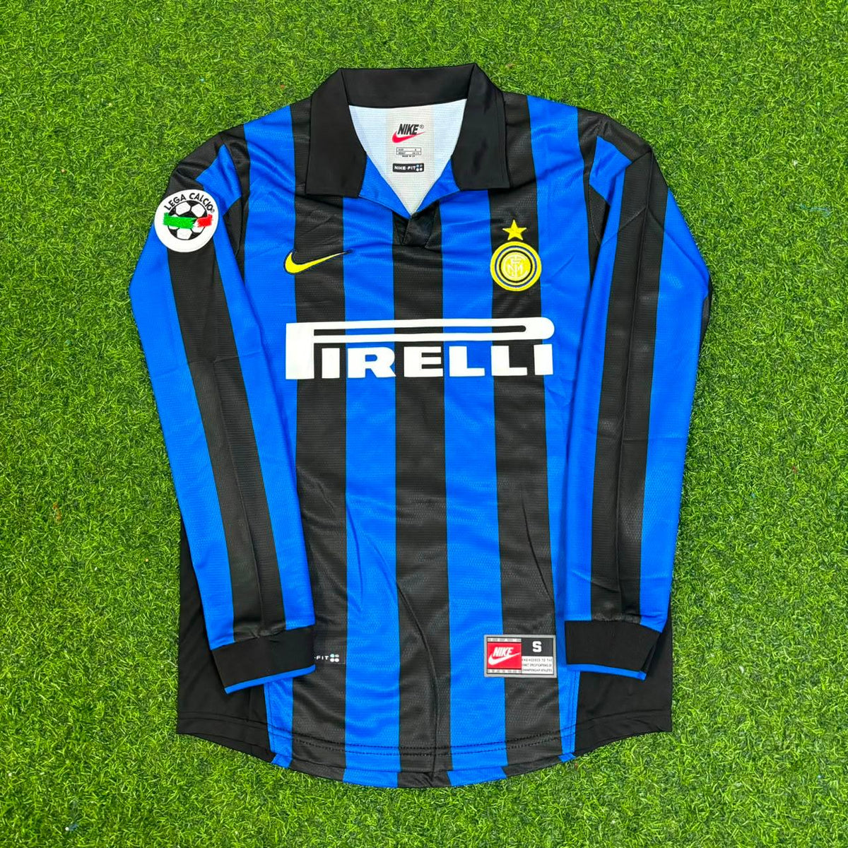 Wesley Sneijder - Inter Retro Jersey – Front View