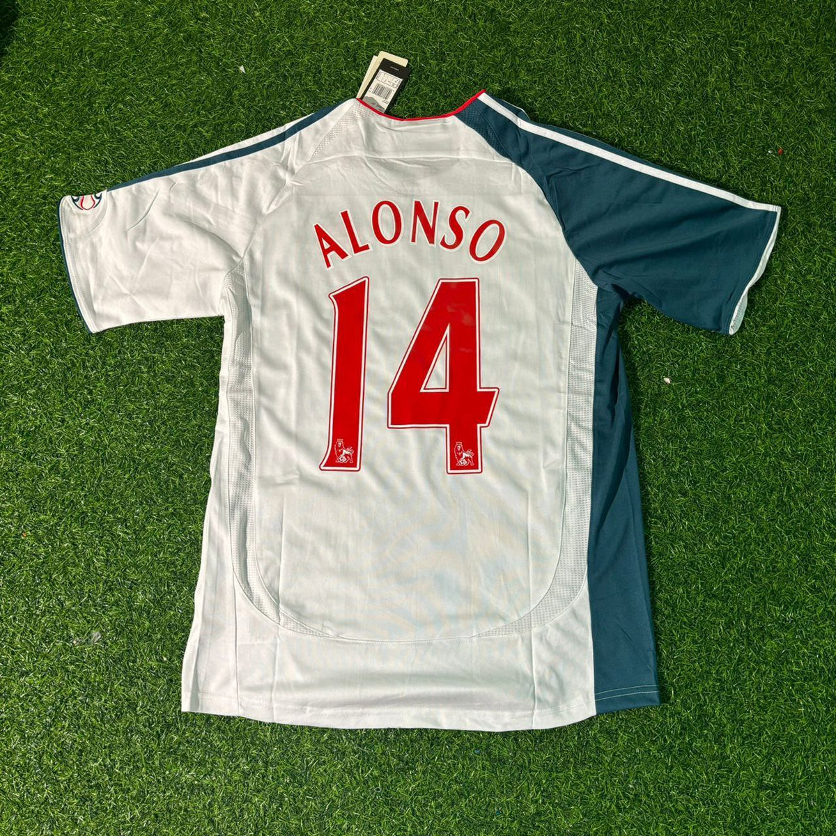 Liverpool 2006/2007 Premier League White Retro Football Jersey – Xabi Alonso – Back View