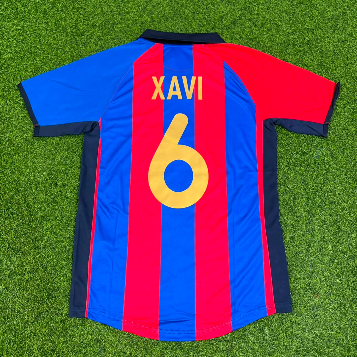 Xavi Hernandez 6 – Barcelona 2001/2002 Home Retro Kit Jersey – Back View