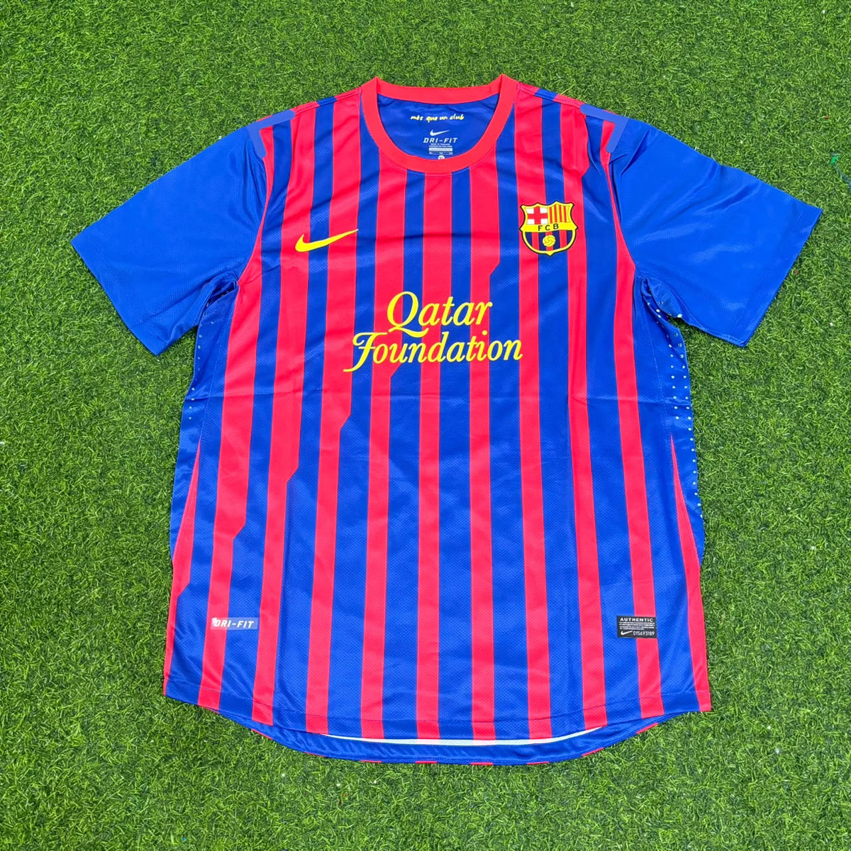 Barcelona 2011/2012 Retro Home Football Jersey – Xavi Hernandez – Front View