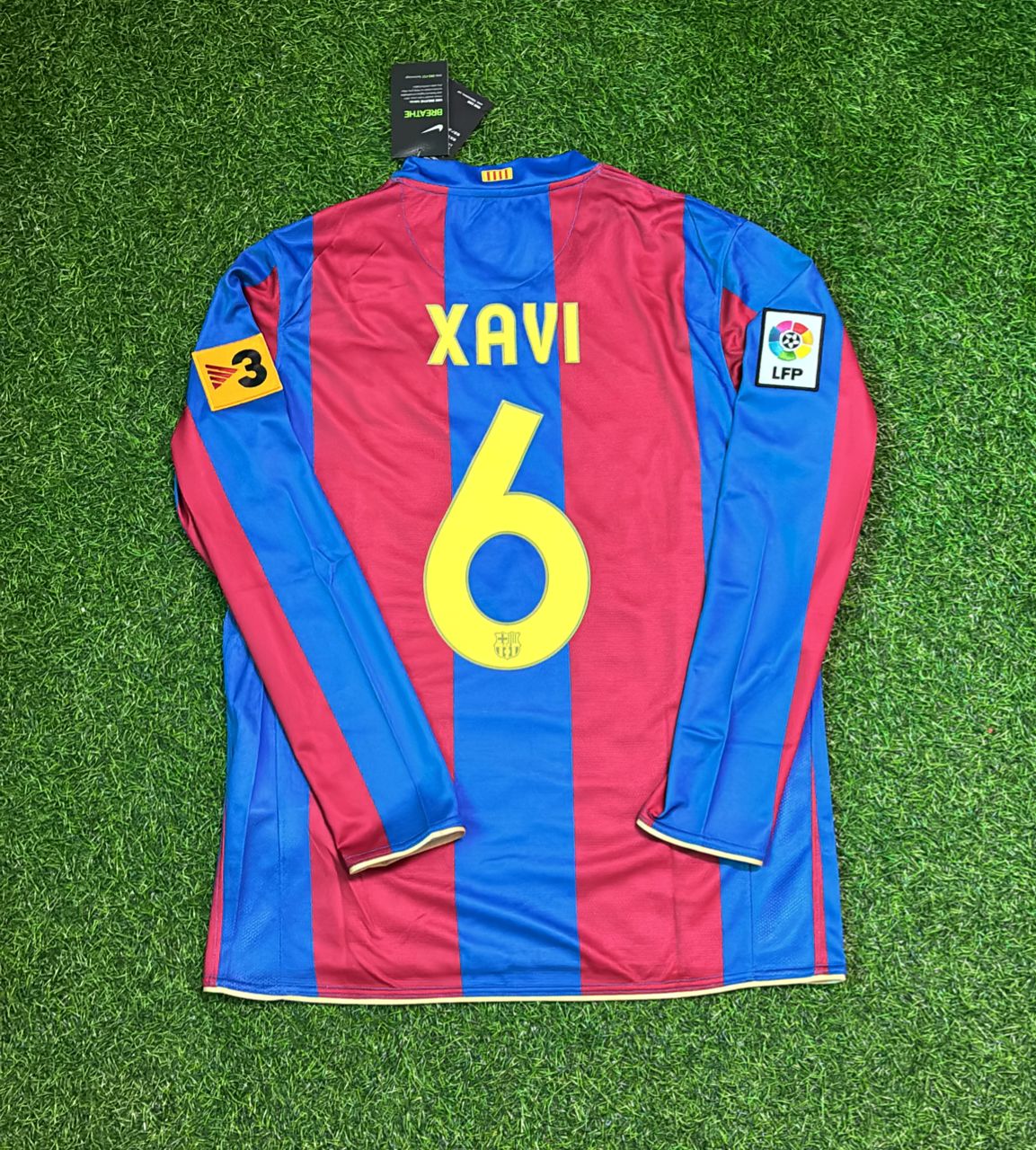 2007 Xavi Hernandez Barcelona Retro Football Jersey – Back View