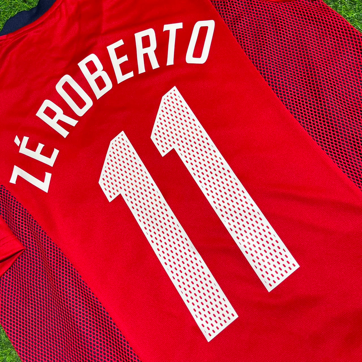 Bayern München 2002/2003 Season Home Red Retro Jersey – Ze Roberto – Detailed View