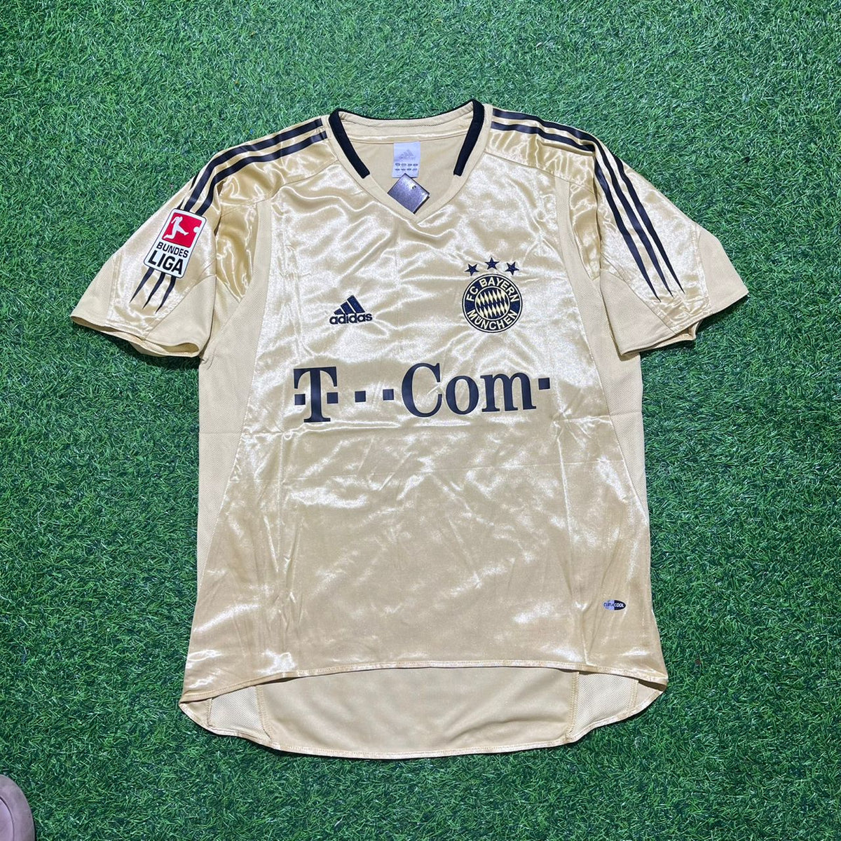 2004/05 Bayern München Retro Golden Football Jersey Set – Ze Roberto – Front View