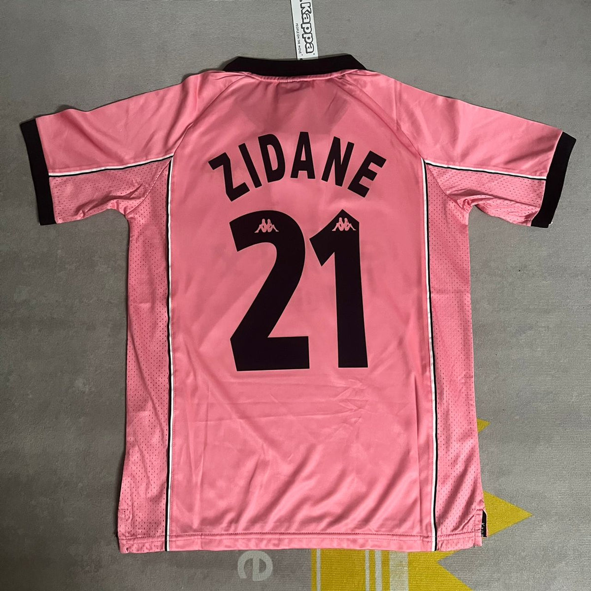 Zinedine Zidane – Juventus 1996/98 Retro Pink Kit Jersey – | | – 6