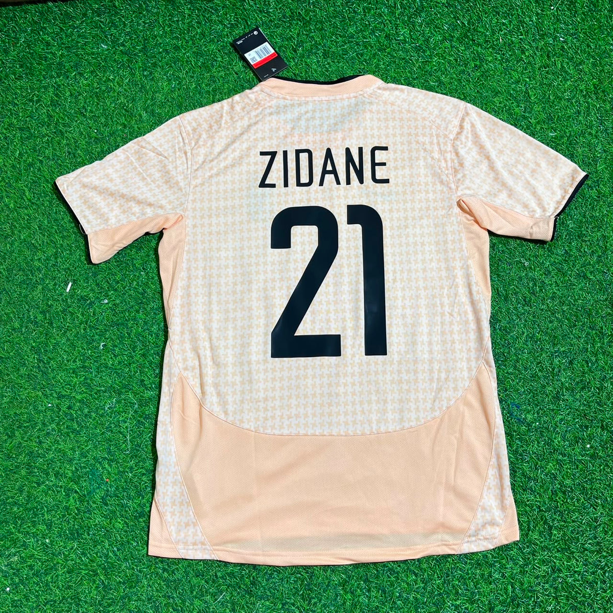 Juventus Away Retro Football Jersey – Zinedine Zidane 21 – Back View