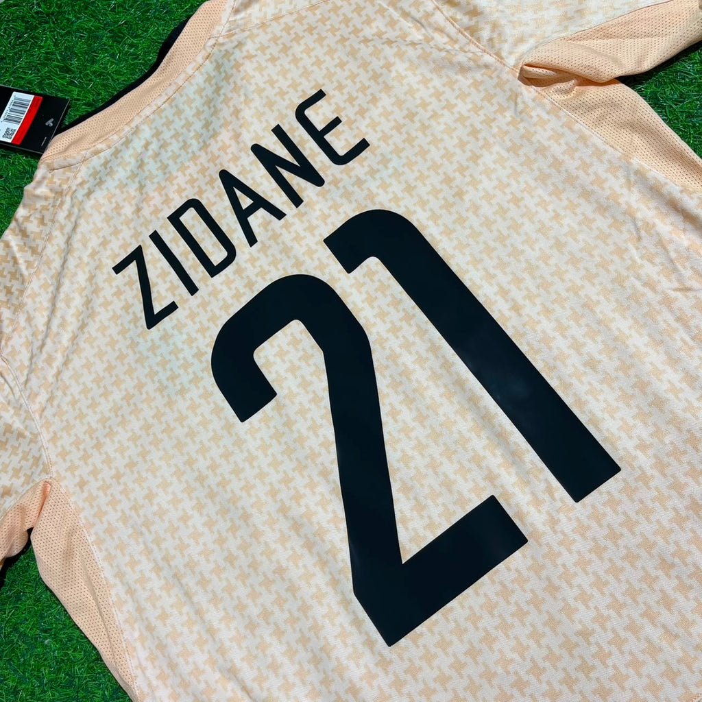 Juventus Away Retro Football Jersey – Zinedine Zidane 21 – Detailed View