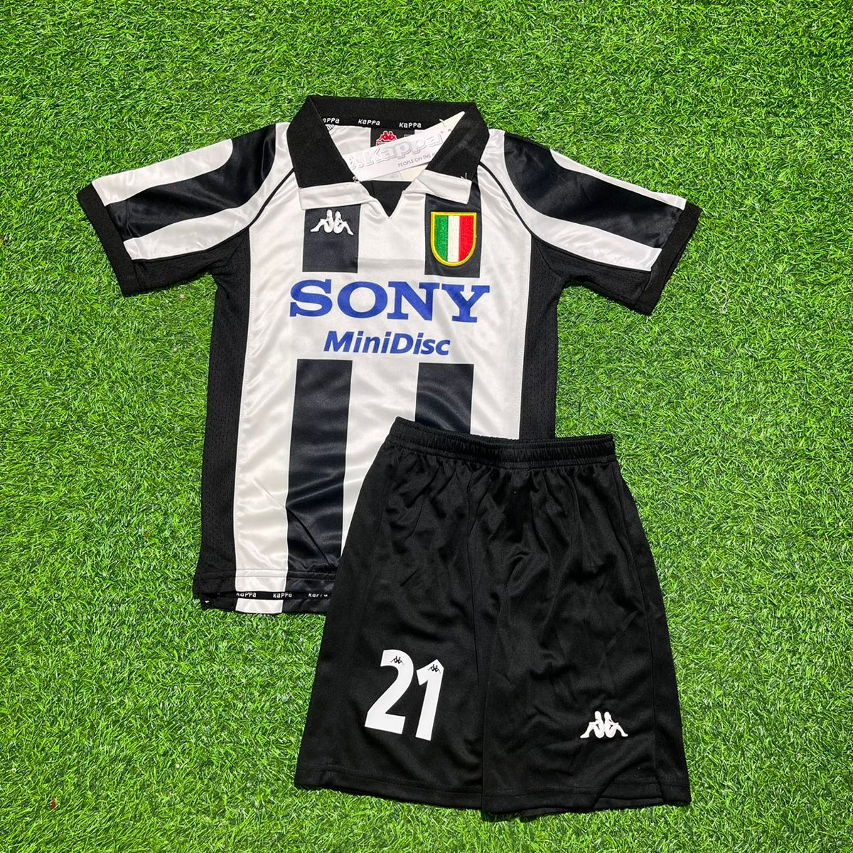 Juventus 1997 1998 Home Retro Kids Kit – Zinedine Zidane #21 – Front View