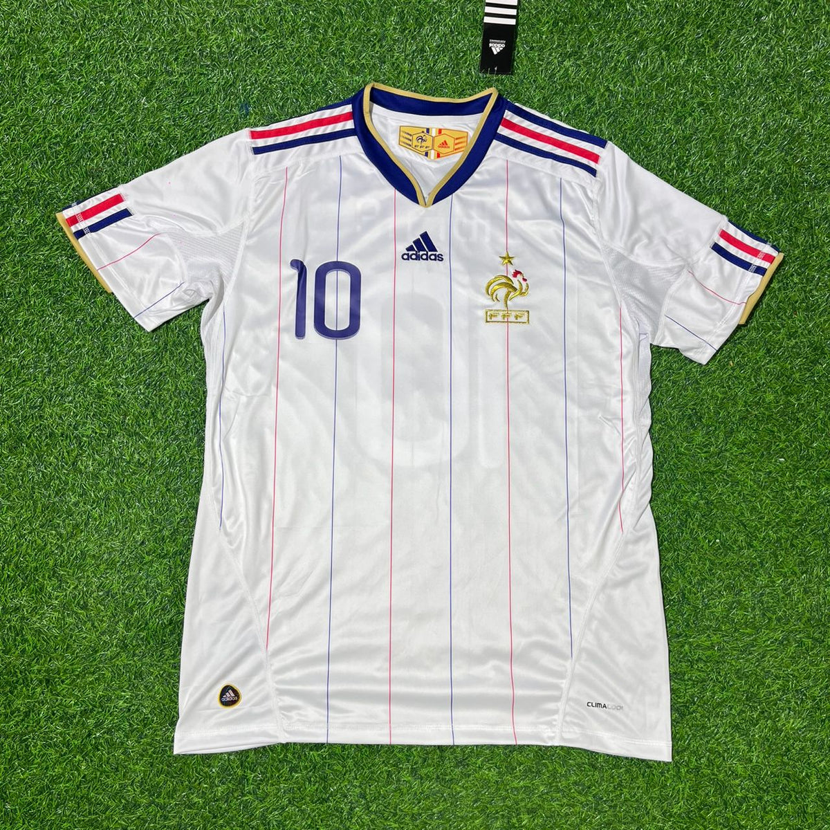 Zinedine Zidane France EURO 2004 Retro Football Jersey – Front View