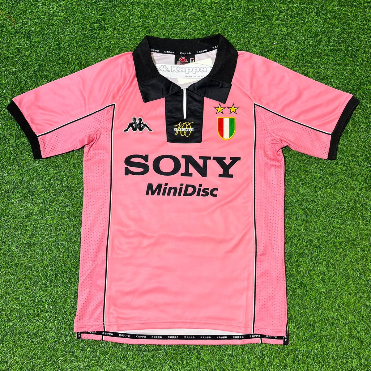 Zinedine Zidane – Juventus 1996/98 Retro Pink Kit Jersey – | | – Front View