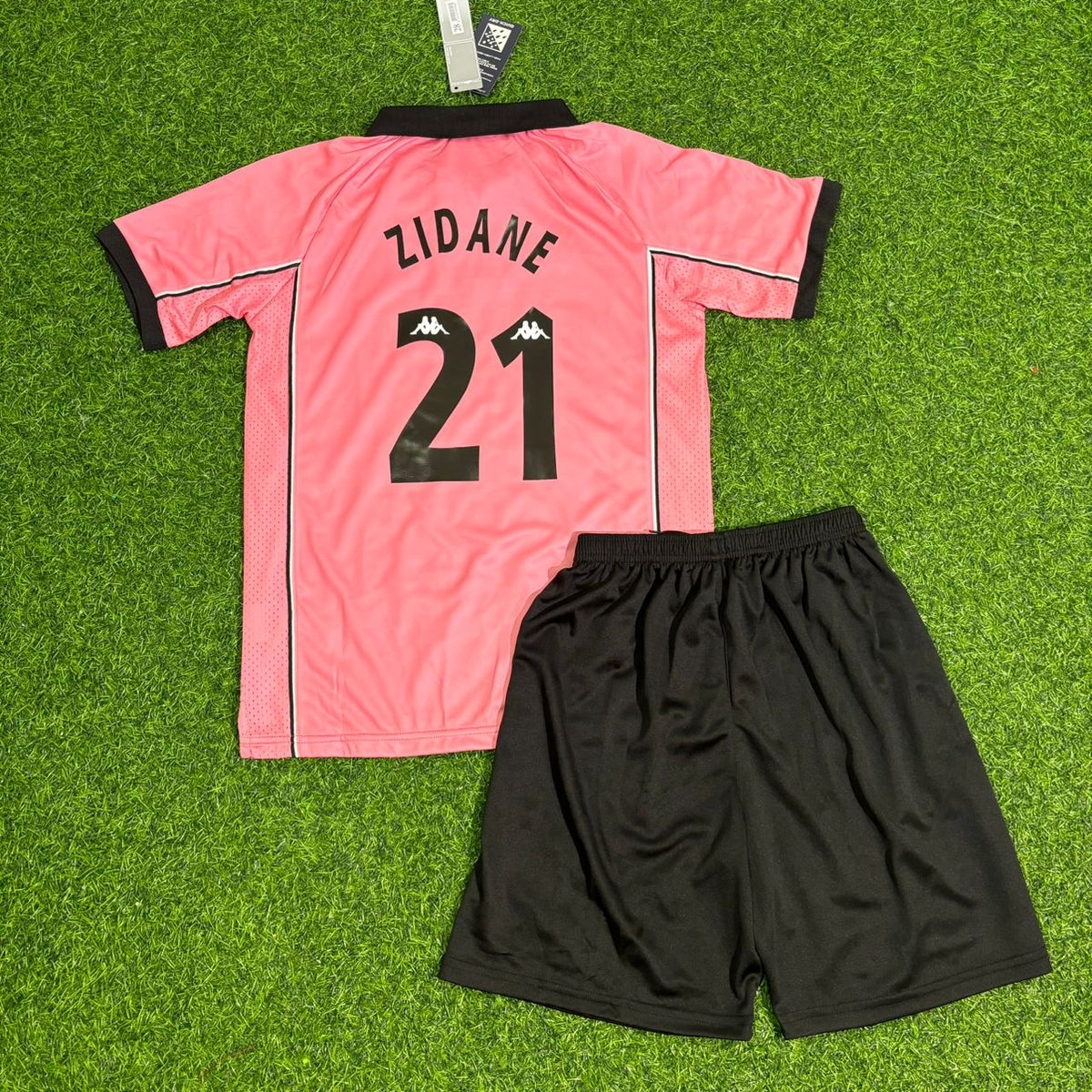 Juventus 1996/98 Retro Pink Kids Football Jersey – Zinedine Zidane – Back View