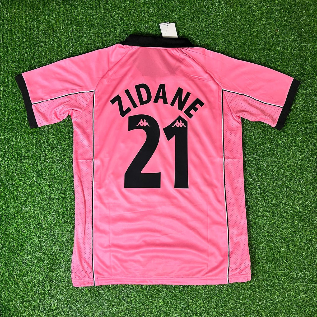 Zinedine Zidane – Juventus 1996/98 Retro Pink Kit Jersey – | | – Back View