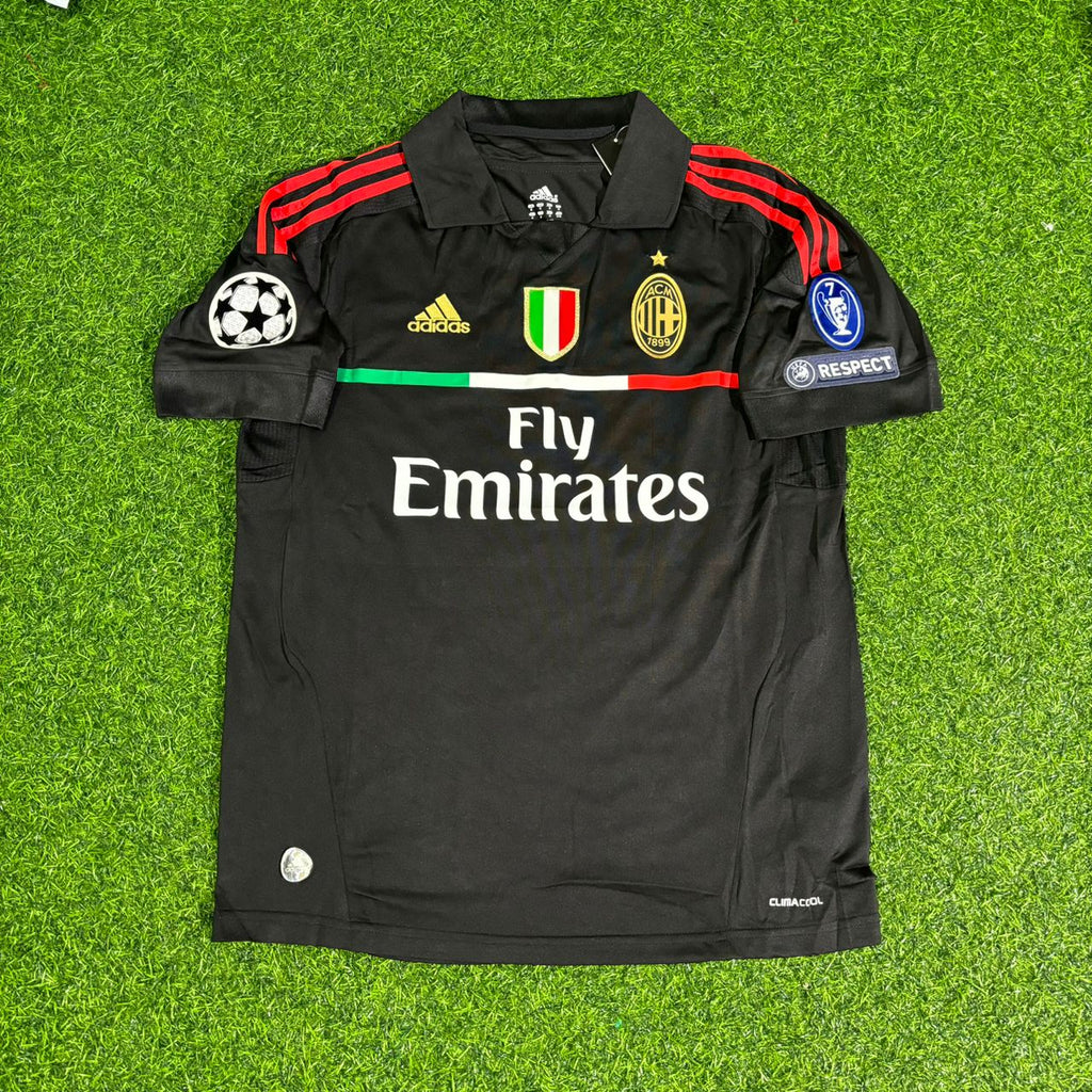 AC Milan 2011 2012 Away Black Retro Jersey – Zlatan Ibrahimović #11 – Front View