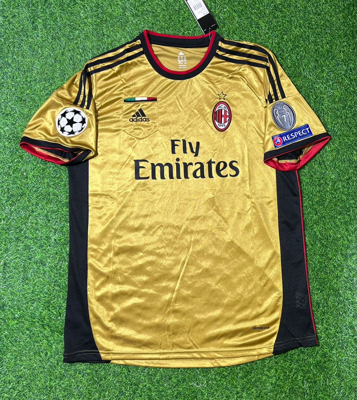 AC Milan Gold Retro Jersey – Zlatan Ibrahimović #11 – Front View