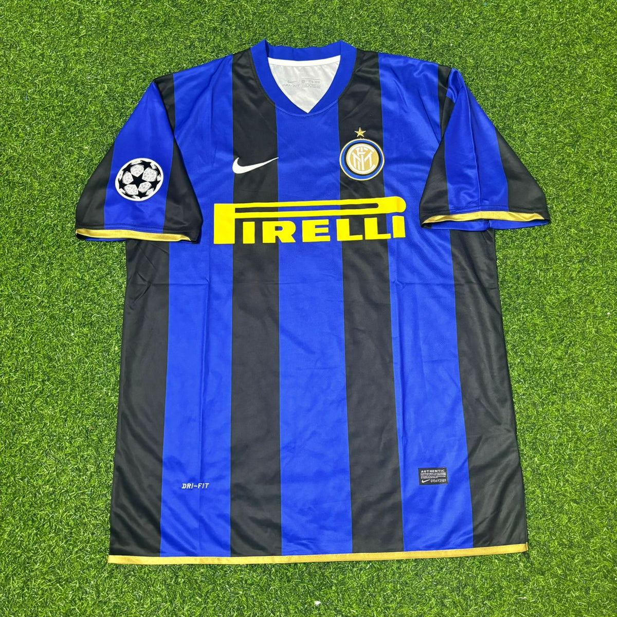 Inter Milan 2008-09 Retro Football Jersey – Zlatan Ibrahimović #8 – Front View