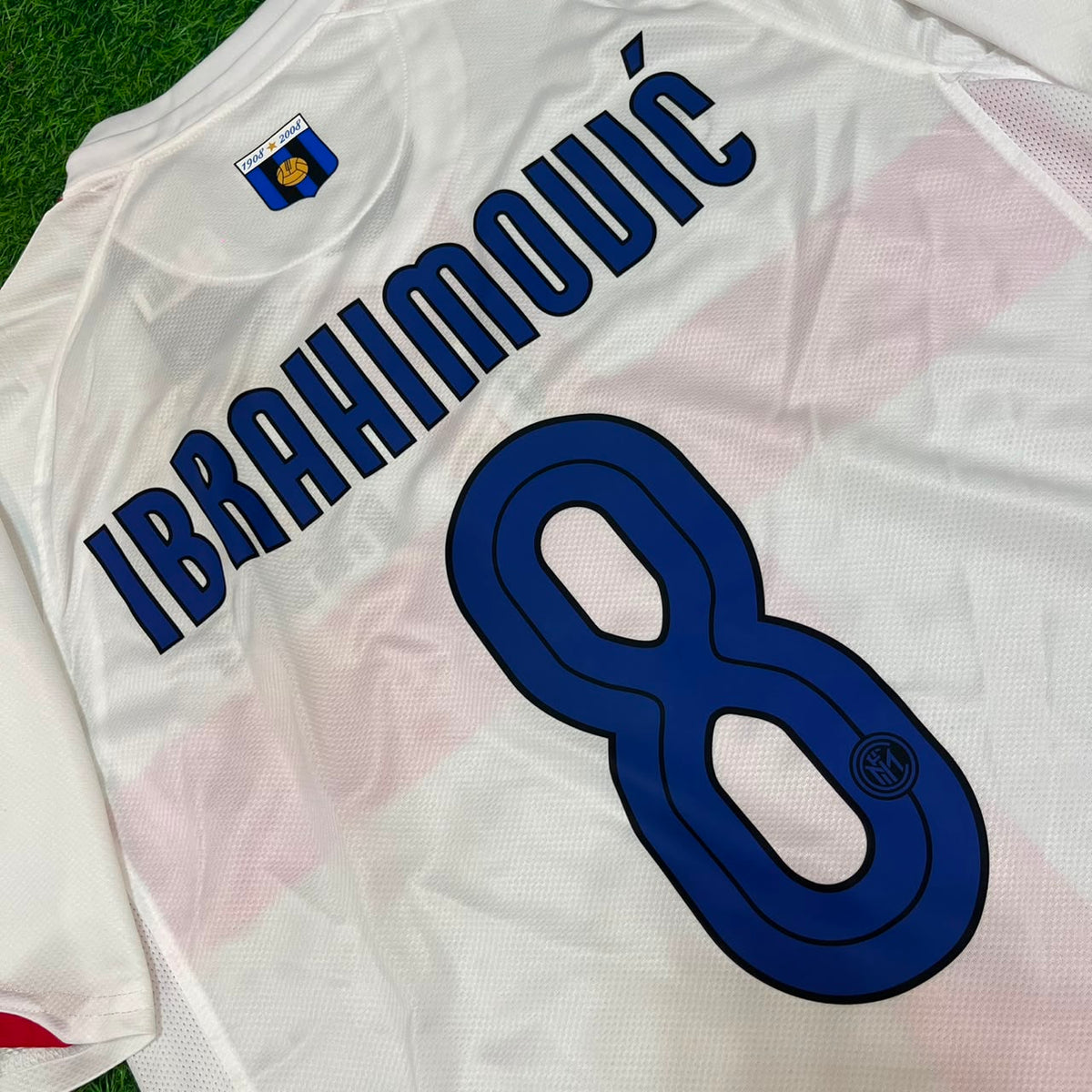 2007 Zlatan Ibrahimović #8 Inter - 2008 Season Away White Red Retro Football Jersey – Detailed View