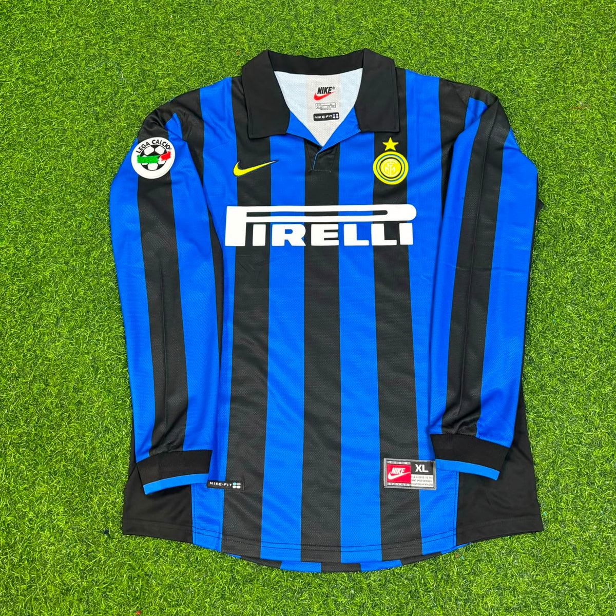 Zlatan Ibrahimovic - Inter Retro Jersey – Front View
